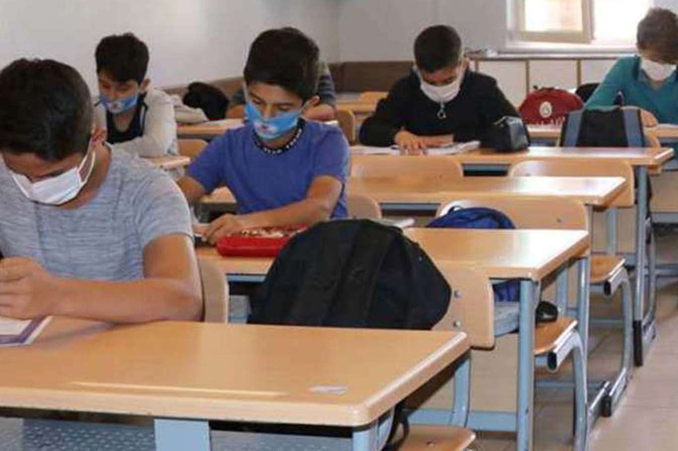 Konya'da bazı mahallelerde deprem nedeniyle okullar tatil edildi Konya'da bazı mahallelerde deprem nedeniyle okullar tatil edildi
